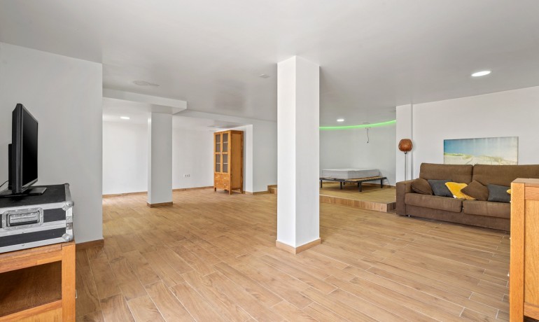 Herverkoop - Villa -
Orihuela Costa* - Castillo de Don Juan