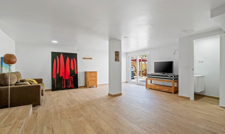 Herverkoop - Villa -
Orihuela Costa* - Castillo de Don Juan