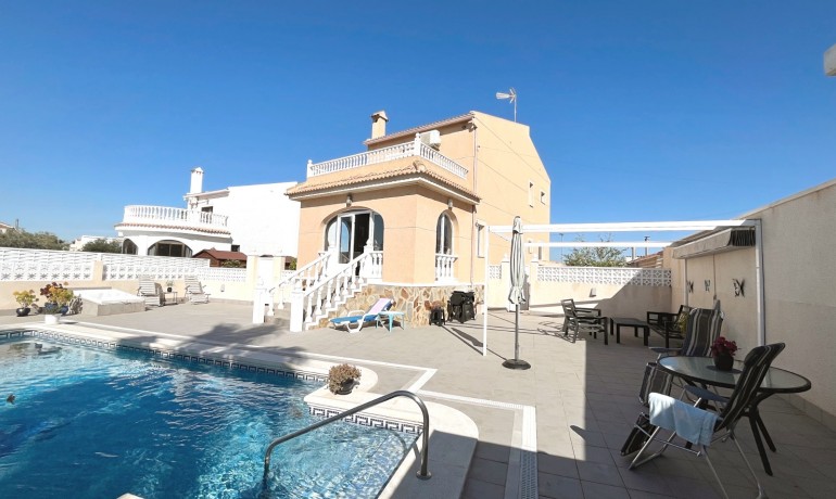 Herverkoop - Villa -
Benijofar* - Monte Azul/ El Dorado