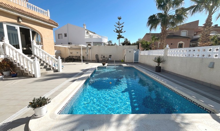 Herverkoop - Villa -
Benijofar* - Monte Azul/ El Dorado