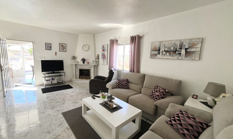 Herverkoop - Villa -
Benijofar* - Monte Azul/ El Dorado