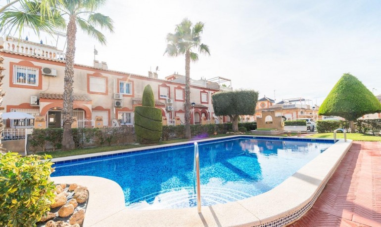 Sale - House -
Orihuela Costa* - Playa Flamenca