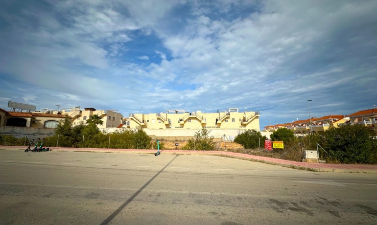 Herverkoop - Plot -
Orihuela Costa* - La Florida