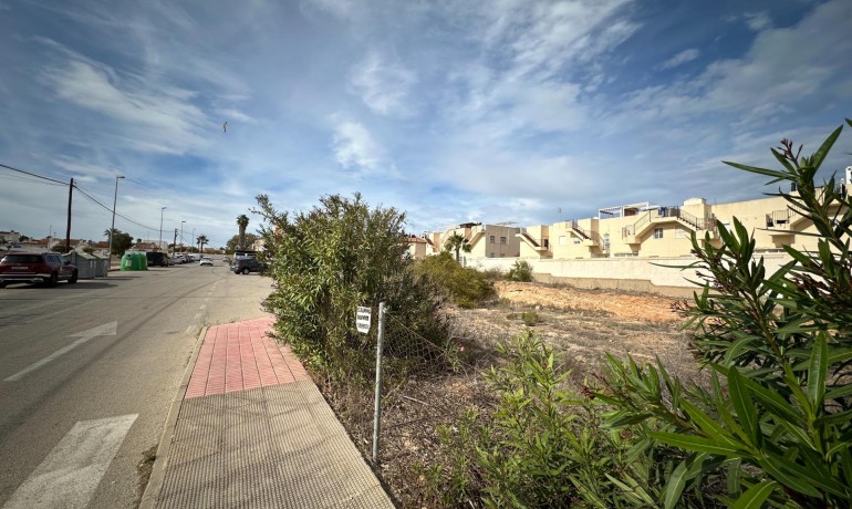 Herverkoop - Plot -
Orihuela Costa* - La Florida