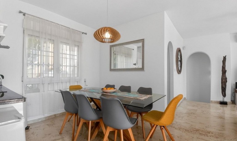 Venta - Villa -
Orihuela Costa - Las Ramblas