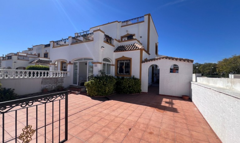 Venta - Casa -
Entre Naranjo - Vistabella Golf