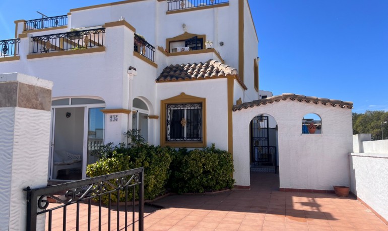 Venta - Casa -
Entre Naranjo - Vistabella Golf