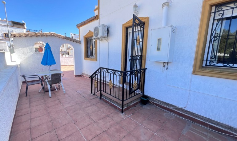 Venta - Casa -
Entre Naranjo - Vistabella Golf