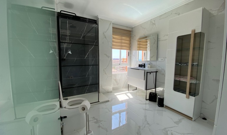 Revente - Appartement / Flat -
Torrevieja* - Punta Prima