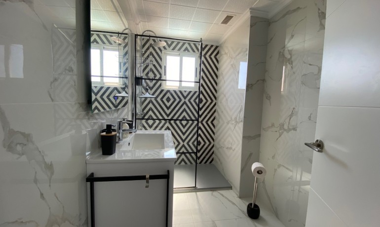 Revente - Appartement / Flat -
Torrevieja* - Punta Prima