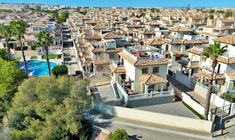 Herverkoop - Villa -
Playa Flamenca