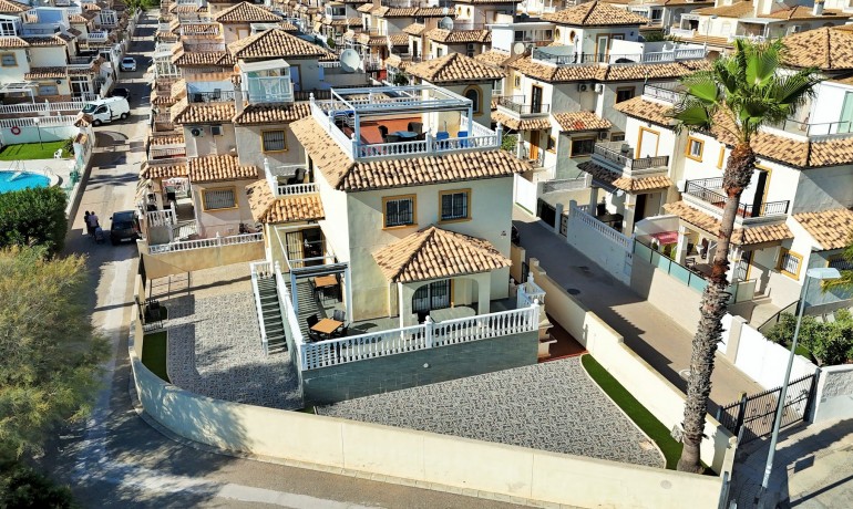 Herverkoop - Villa -
Playa Flamenca