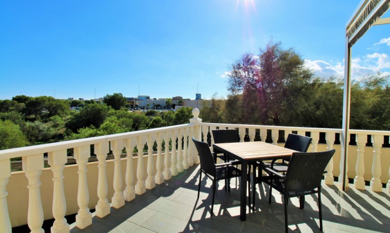 Herverkoop - Villa -
Playa Flamenca