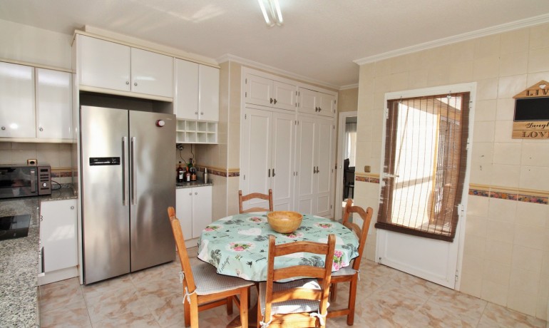 Herverkoop - Villa -
Playa Flamenca