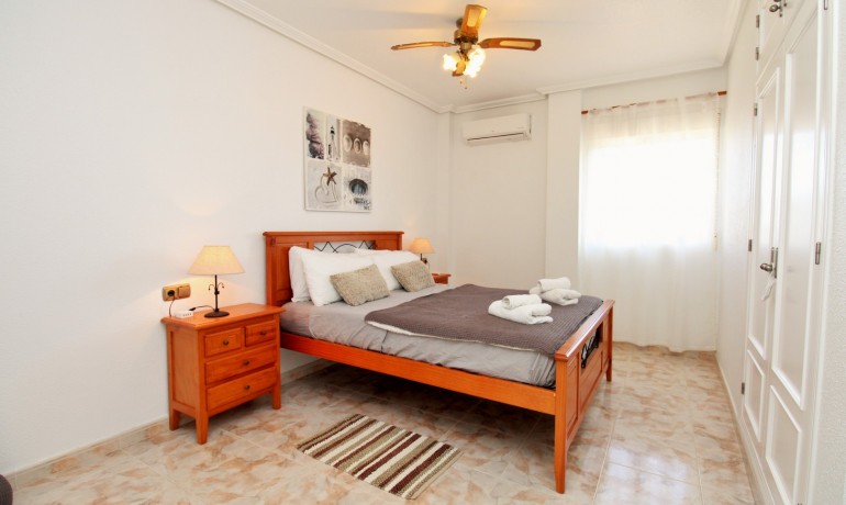 Herverkoop - Villa -
Playa Flamenca