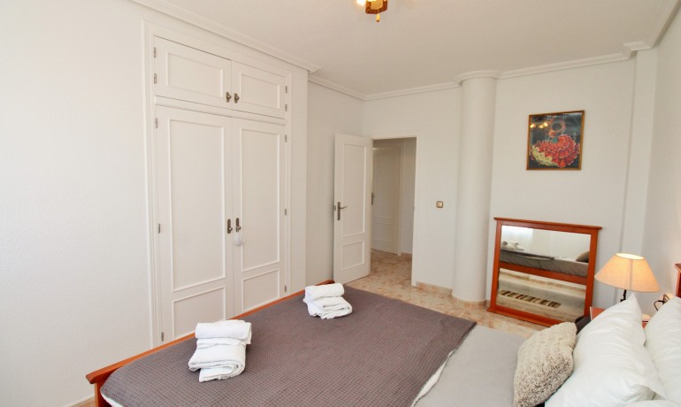 Herverkoop - Villa -
Playa Flamenca