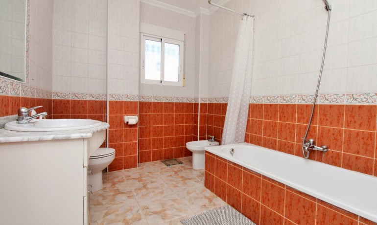 Herverkoop - Villa -
Playa Flamenca