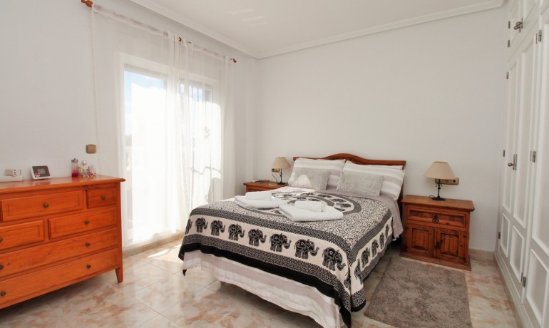 Herverkoop - Villa -
Playa Flamenca