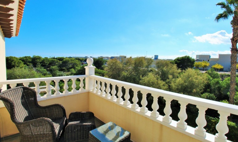 Herverkoop - Villa -
Playa Flamenca