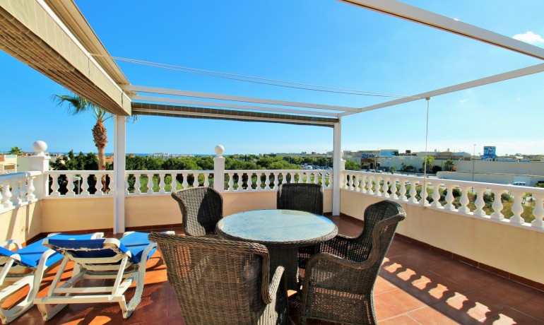 Herverkoop - Villa -
Playa Flamenca