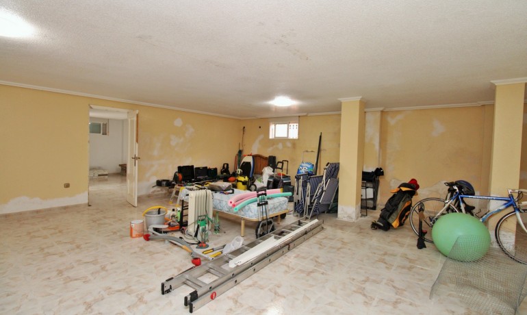 Herverkoop - Villa -
Playa Flamenca