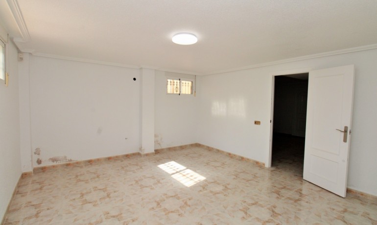 Herverkoop - Villa -
Playa Flamenca