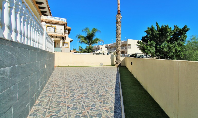 Herverkoop - Villa -
Playa Flamenca