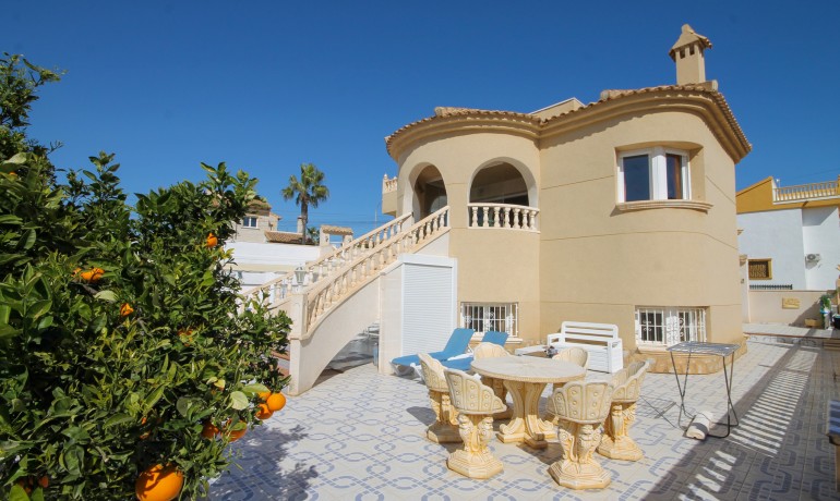 Herverkoop - Villa -
Orihuela Costa* - Orihuela Costa Alicante