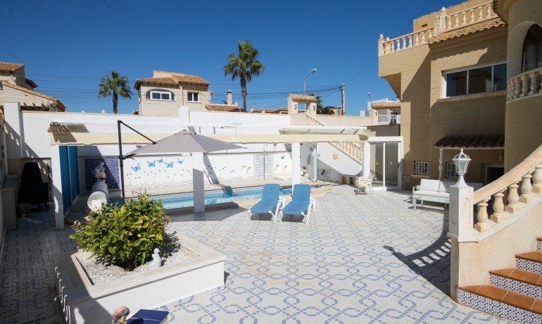 Herverkoop - Villa -
Orihuela Costa* - Orihuela Costa Alicante