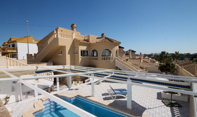 Herverkoop - Villa -
Orihuela Costa* - Orihuela Costa Alicante