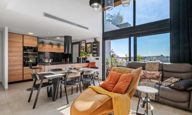 Sale - Apartment / Flat -
Villamartín