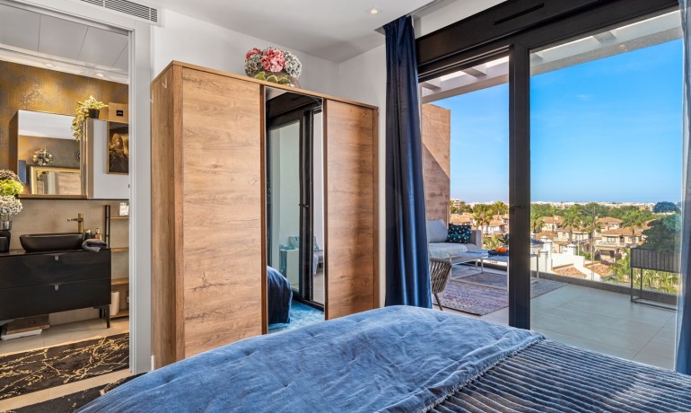 Sale - Apartment / Flat -
Villamartín