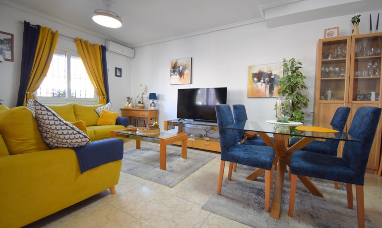 Sale - House -
Orihuela Costa - Playa Flamenca