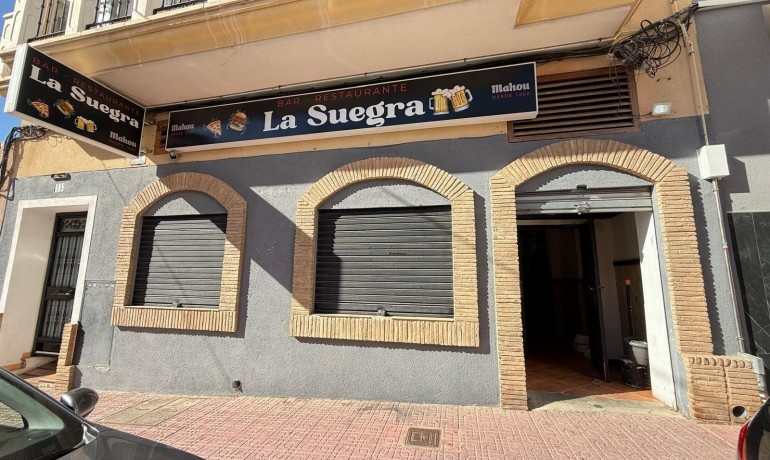 Revente - Commercial -
Torrevieja* - Estacion de autobuses