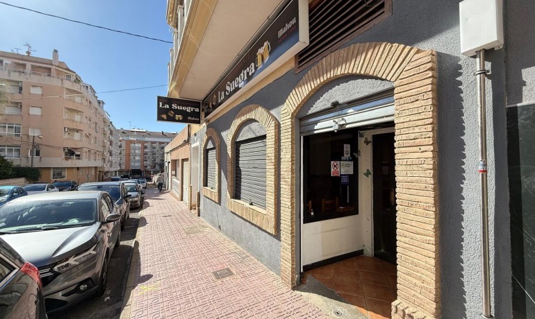 Revente - Commercial -
Torrevieja* - Estacion de autobuses