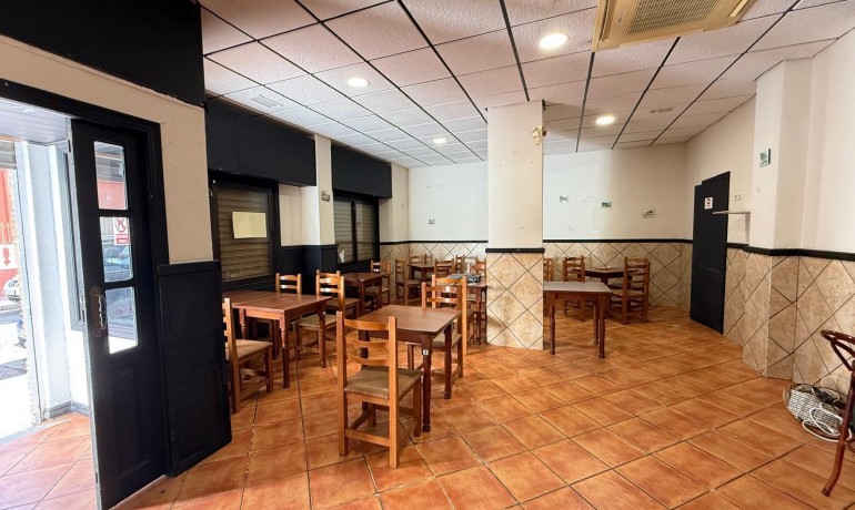 Revente - Commercial -
Torrevieja* - Estacion de autobuses