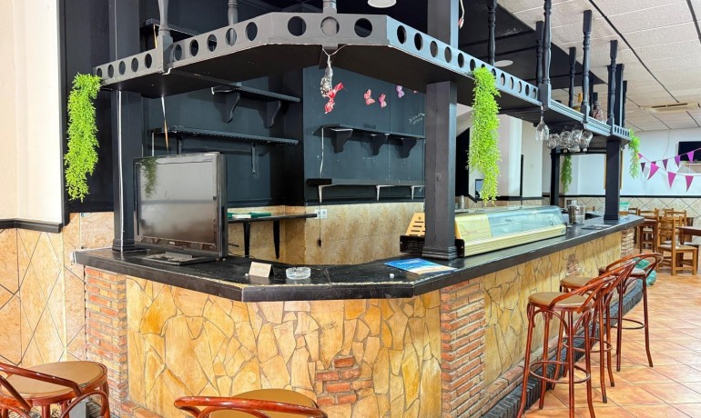 Revente - Commercial -
Torrevieja* - Estacion de autobuses