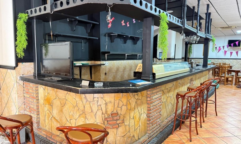 Revente - Commercial -
Torrevieja* - Estacion de autobuses