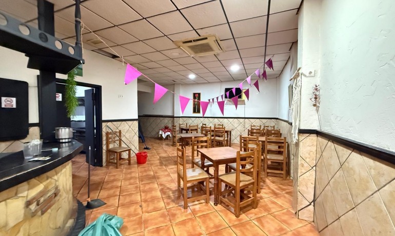 Revente - Commercial -
Torrevieja* - Estacion de autobuses