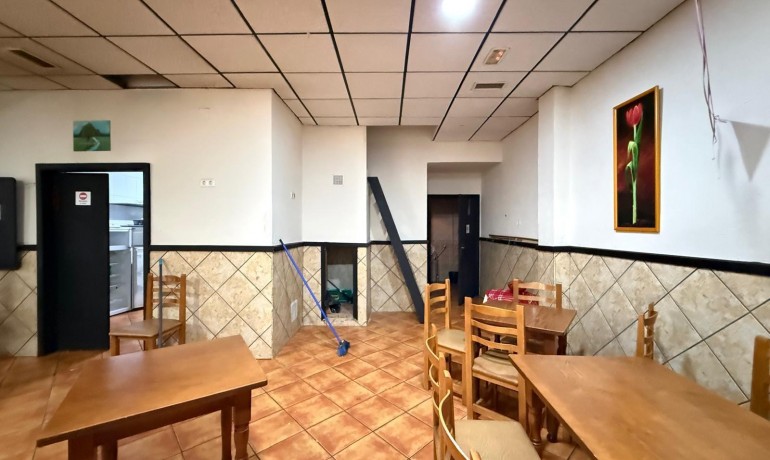 Revente - Commercial -
Torrevieja* - Estacion de autobuses