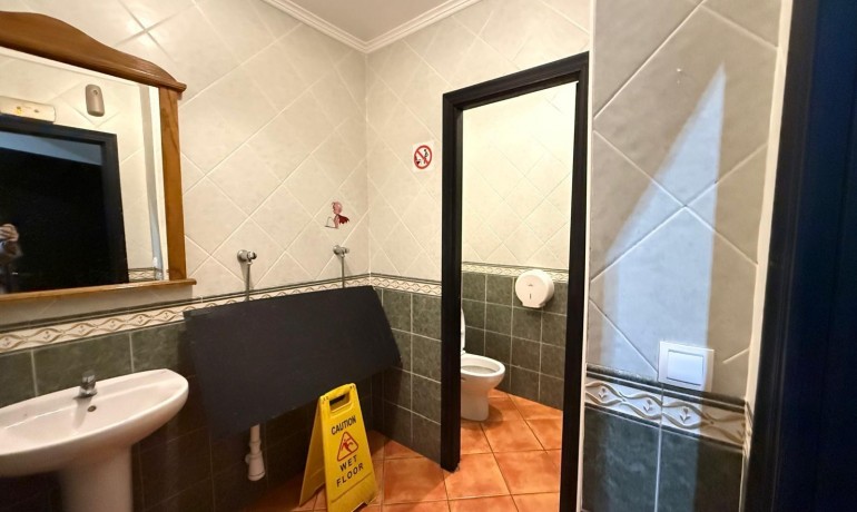 Revente - Commercial -
Torrevieja* - Estacion de autobuses