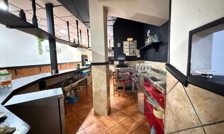 Revente - Commercial -
Torrevieja* - Estacion de autobuses