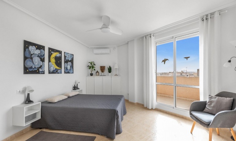 Sale - Apartment / Flat -
Torrevieja* - Estacion de autobuses