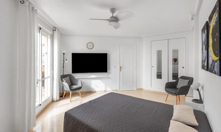 Sale - Apartment / Flat -
Torrevieja* - Estacion de autobuses