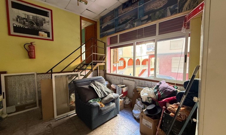 Herverkoop - Reclame -
Torrevieja* - Playa del cura