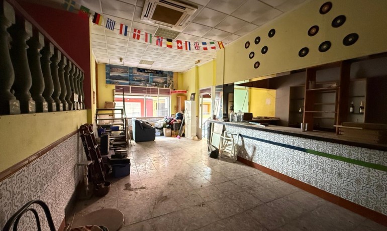 Herverkoop - Reclame -
Torrevieja* - Playa del cura