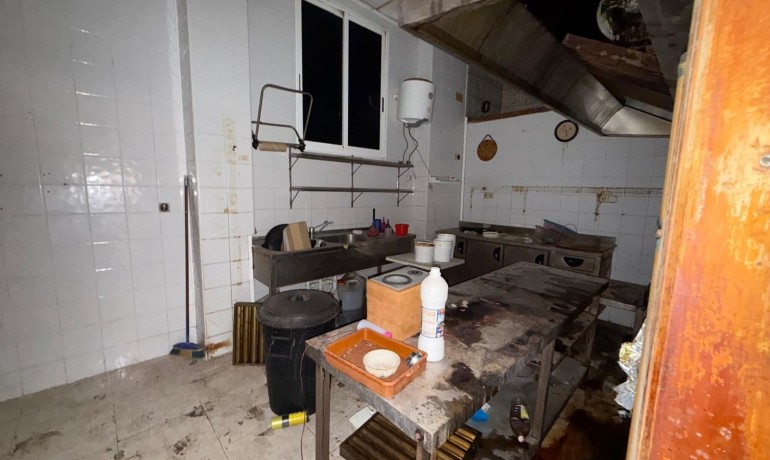 Herverkoop - Reclame -
Torrevieja* - Playa del cura