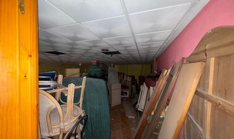 Herverkoop - Reclame -
Torrevieja* - Playa del cura