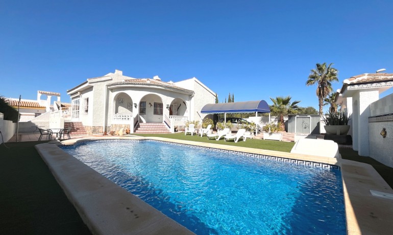 Herverkoop - Villa -
Cuidad Quesada* - Pueblo Bravo