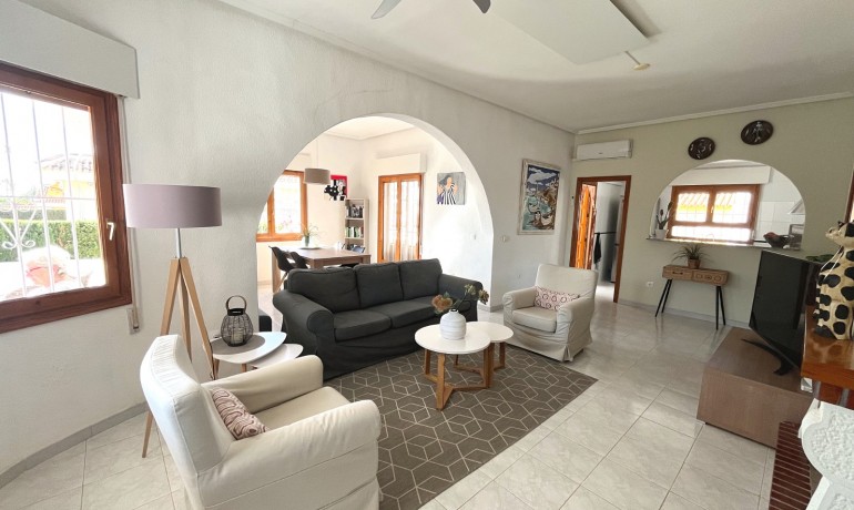 Herverkoop - Villa -
Cuidad Quesada* - Pueblo Bravo